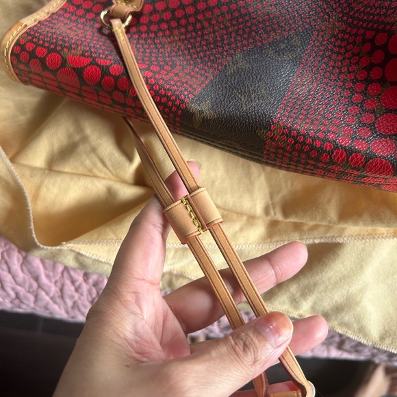 EUC Limited Edition Louis Vuitton x Yayoi Kusama Dots Red Waves Neverfull MM Bag - Picture 11 of 12